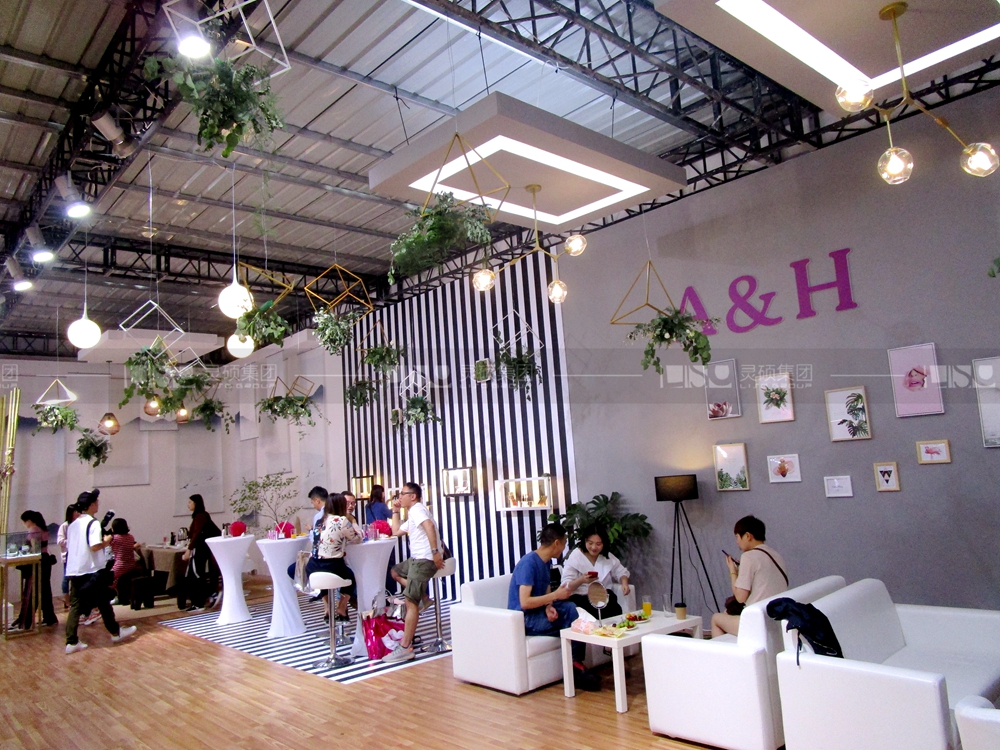 臻臣-美容展展臺設(shè)計案例