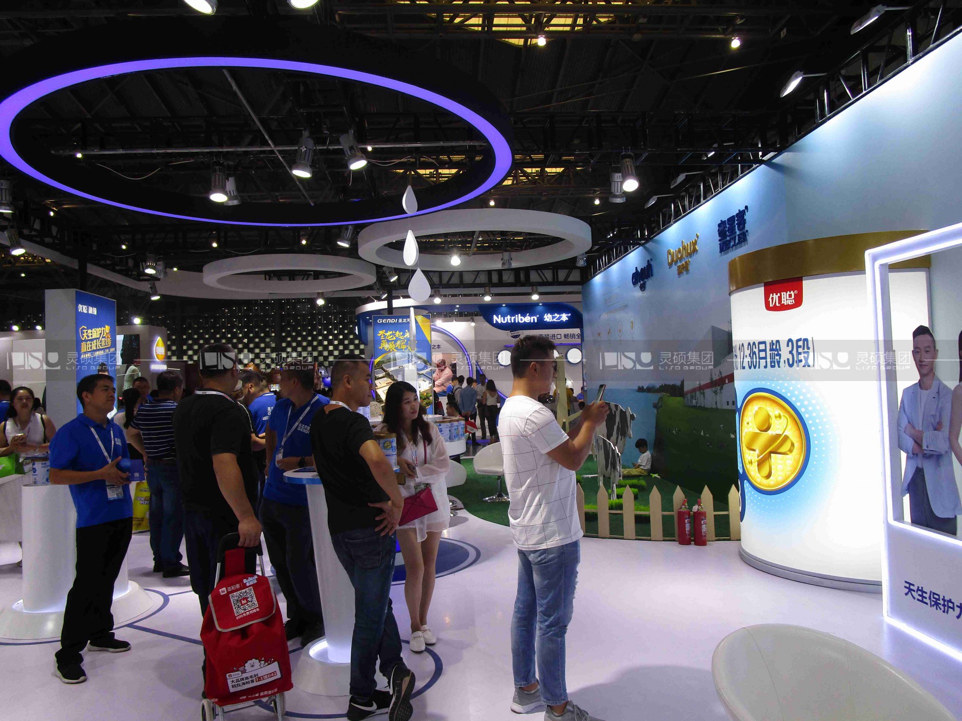 圣元-CBME孕嬰童展展臺設計案例