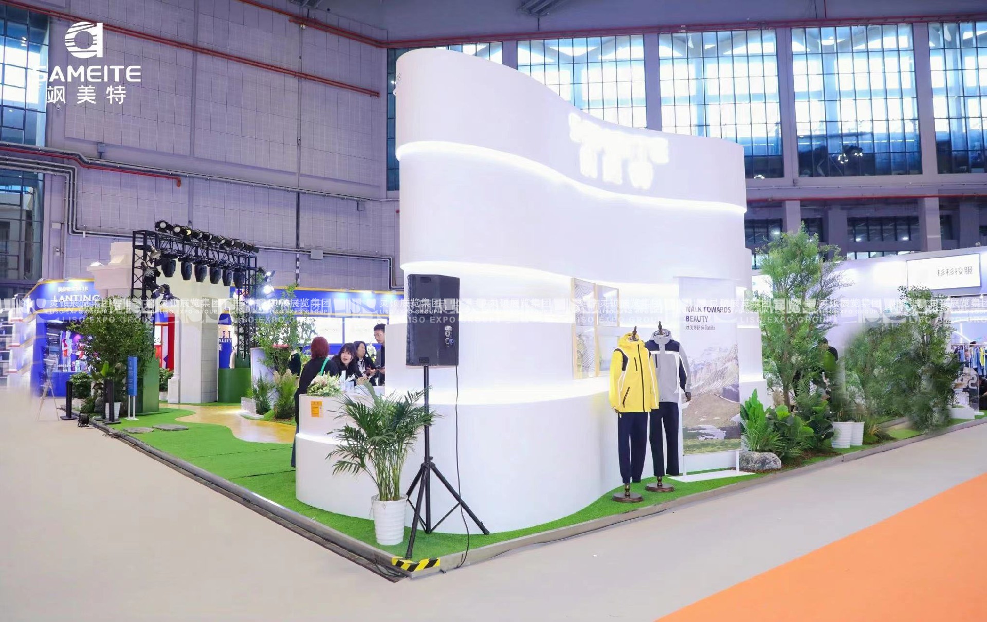 校服展展臺搭建案例-颯美特